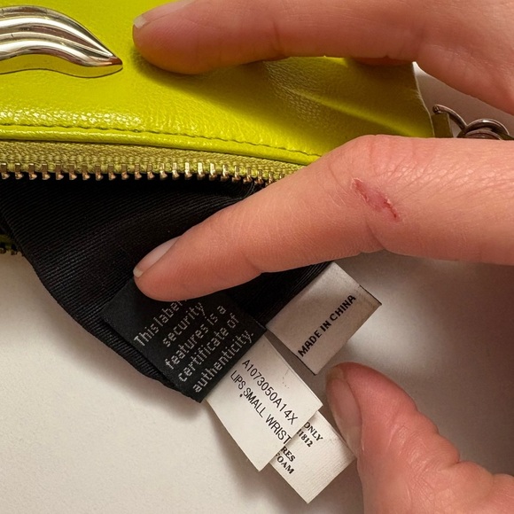 DVF “Lips” small wristlet - Picture 9 of 12